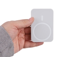 Внешний аккумулятор Luazon CRR-34, 10000 мАч, 5 W, с функцией MagSafe, Lightning, белый