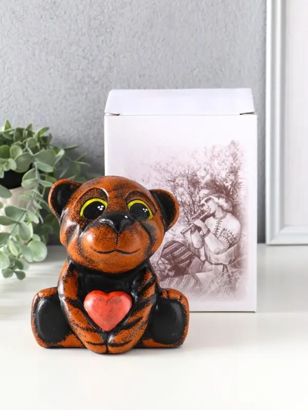 Копилка для денег &laquo;Тигрёнок с сердцем&raquo;, гипс, 14.5&times;13.5&times;13 см