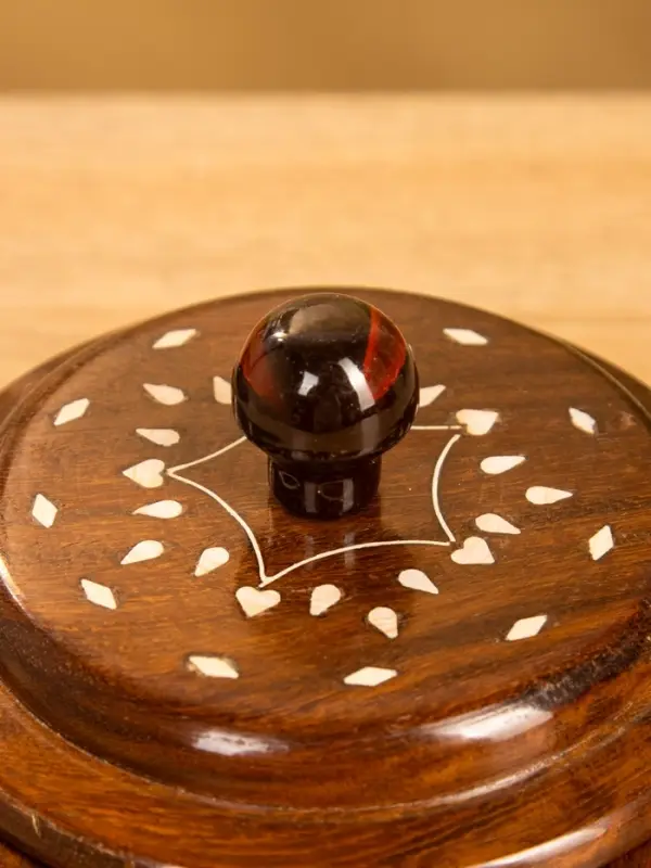 Ваза для конфет "Ассорти" 15х15х10 см, дерево шишам