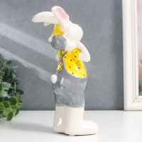 Сувенир керамика "Зайка на плечах у папы" жёлтый, 10х9,5х21 см