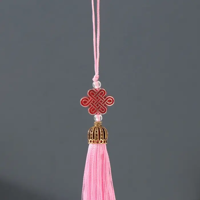 Подвеска текстиль, пластик "Узел счастья и бесконечности" нежно-розовая 0,7х1х9,5 см
