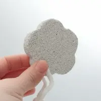 Пемза для педикюра &laquo;Цветок&raquo;, с подвесом, 7.5&times;7.5 см, в коробке, белая