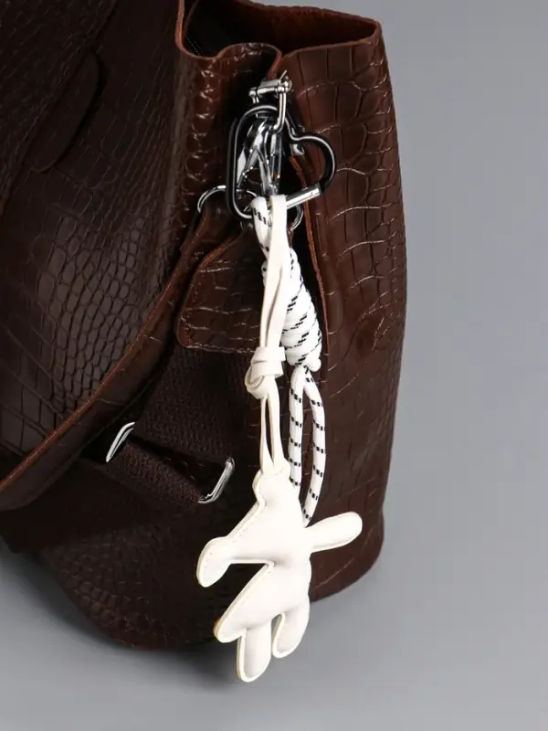 Брелок на карабине кожзам, текстиль "Медведь" белый, с узлом 27х8,8х1,5 см