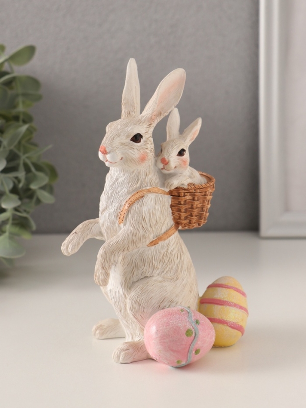 Сувенир полистоун "Кролик с крольчонком в корзине, с крашенными яйцами" 10х8,5х15,5 см