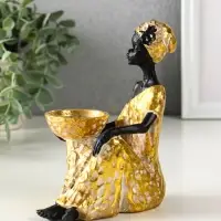 Подсвечник полистоун "Африканка в золотом платье с цветами" d=4,5 см 10,5х12х16 см