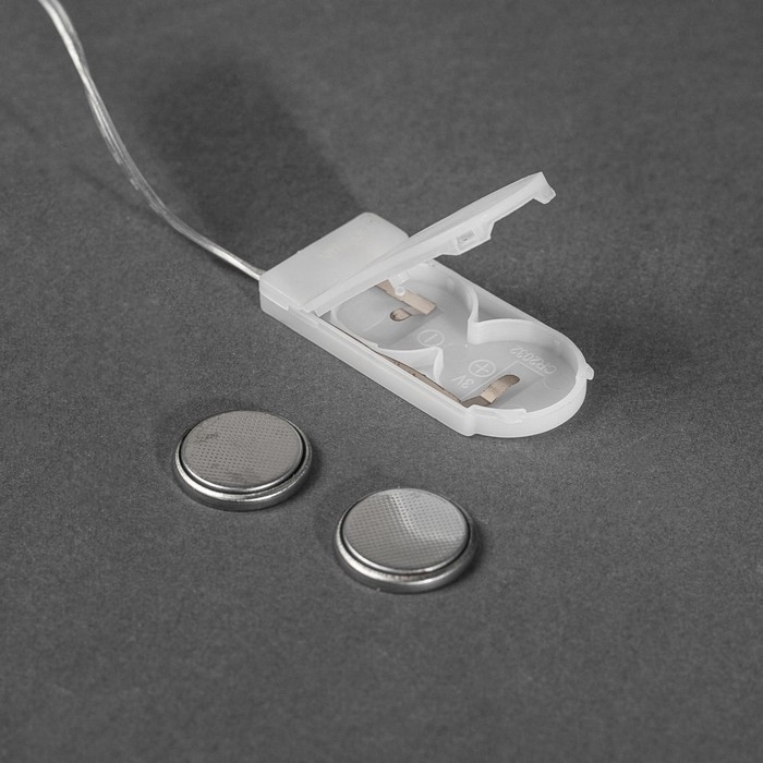 Гирлянда &laquo;Нить&raquo; 5 м роса, IP20, серебристая нить, 50 LED, батарейки CR2032х2 (в комплекте), свечение белое