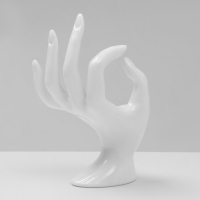 Подставка для украшений &laquo;Рука&raquo; 8,5&times;7&times;16 см, цвет белый