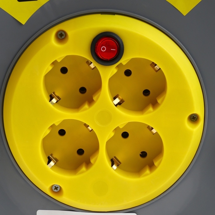 Удлинитель на катушке Luazon Lighting ECO, 4 розетки, 15 м, 10 А, ПВС 3х0.75 мм2, с з/к,IP20