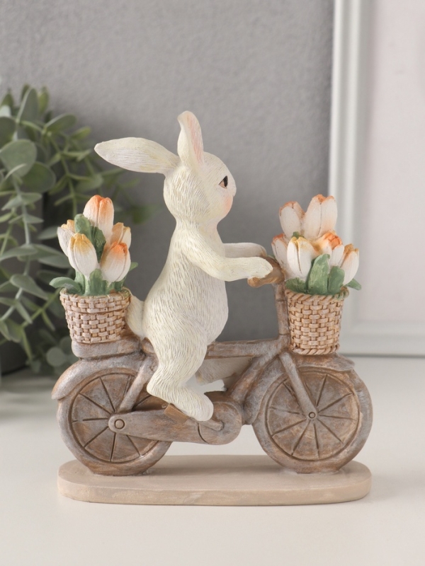 Сувенир полистоун "Белый кролик на велосипеде с тюльпанами в корзинах" 13,5х5,5х15,5 см