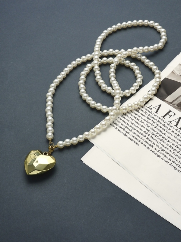 Портупея жемчужная с кулоном &laquo;Сердце&raquo;, 129 см, белая в золоте
