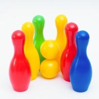 Боулинг детский цветной, набор: 6 кеглей 21 х 7 см, 2 мяча d-6.5 см