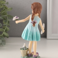 Сувенир полистоун "Девочка в бирюзовом платье, садит цветочки" 8х5,5х14,5 см