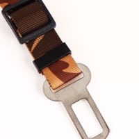 Ремень - поводок безопасности для собак амортизирующий, 50-70 х 2,5 см, коричневый камуфляж