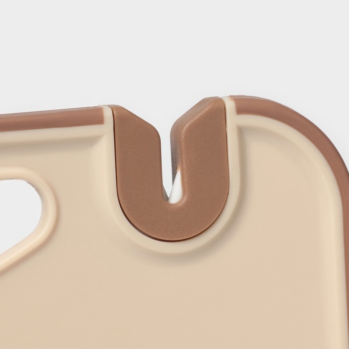 Доска разделочная с точильным камнем Доляна, 29,7&times;22,3&times;0,8 см, пластик, бежевая