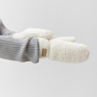 Варежки женские на иск. меху MIST, р-р. 26см, молочный Варежки женские на иск. меху MIST, р-р. 26см, молочный