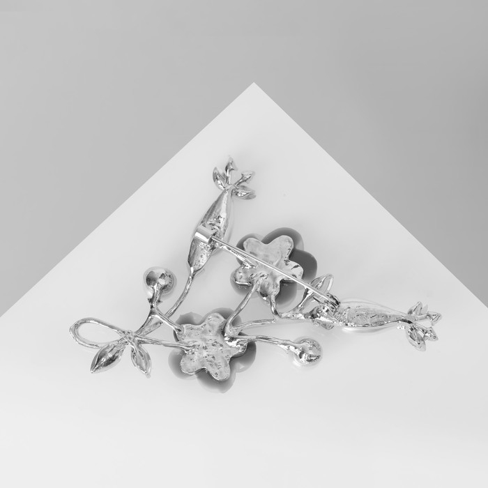 Брошь &laquo;Цветущая ветвь&raquo;, цвет бело-серый в серебре