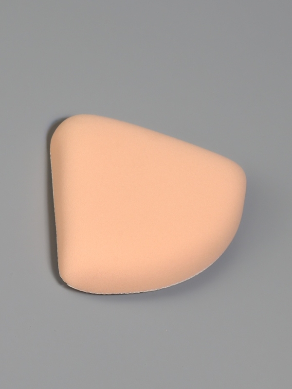 Спонж д/макияжа треуг с держат 7*7см  в пласт футляре латекс белый пакет QF