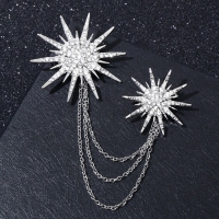 Брошь &laquo;Сияние&raquo; с цепочками, цвет белый в серебре