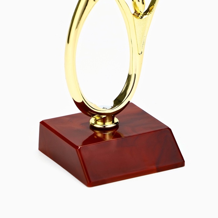 Наградная фигура &laquo;Человек со звездой&raquo;, золото, подставка пластик красная, 18 х 6 х 6 см.