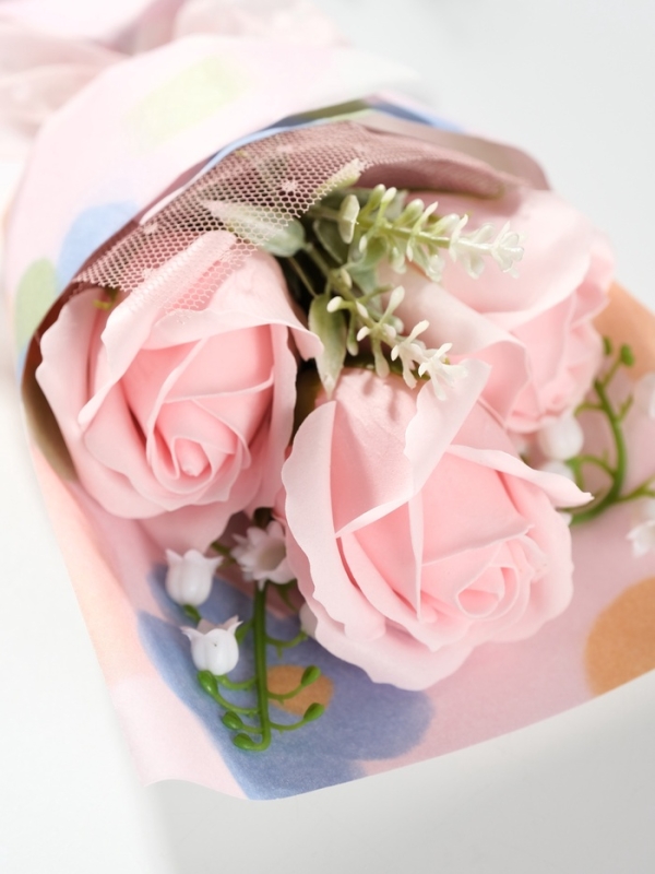 Букет из мыльных лепестков "Розы в подарочной коробке" розовый 7,5х13,8х20,5 см