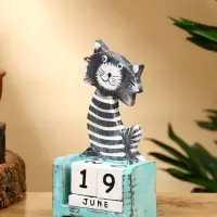 Календарь настольный "Полосатый кот" дерево 7х4х14 см, цв. чёрно-белый