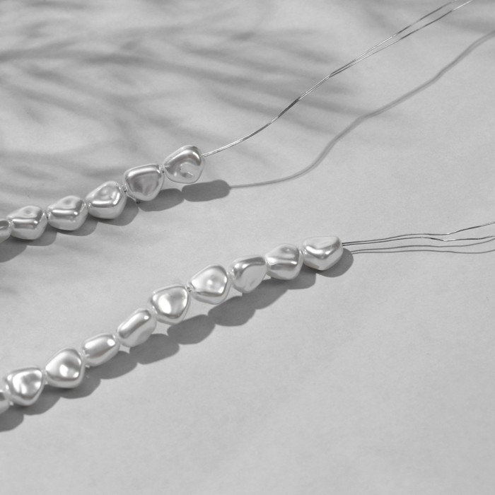 Бусины пластиковые на нити &laquo;Жемчуг&raquo; 0,8&times;0,7&times;0,5 см, (набор 150 шт.), цвет белый