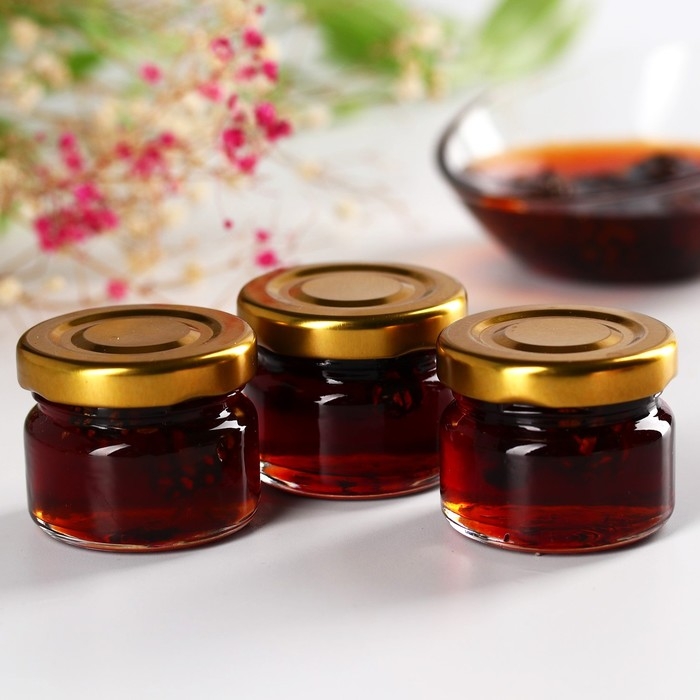 Набор варенья с сосновыми шишками &laquo;8 марта&raquo;, вкусы: имбирь, брусника, клюква, 30 г. x 3 шт.