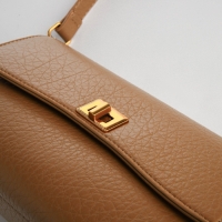 Сумка женская мессенджер на клапане TEXTURA, средний размер, цвет коричневый Сумка женская мессенджер на клапане TEXTURA, средний размер, цвет коричневый