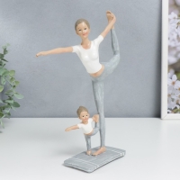 Сувенир полистоун "Мама с дочкой в позе танцора" бело-серый 25,5х6,5х19,5 см Сувенир полистоун "Мама с дочкой в позе танцора" бело-серый 25,5х6,5х19,5 см