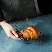 Решётка для глазирования и остывания кондитерских изделий KONFINETTA &laquo;Октаэдр&raquo;, 25&times;15&times;1,8 см, цвет чёрный