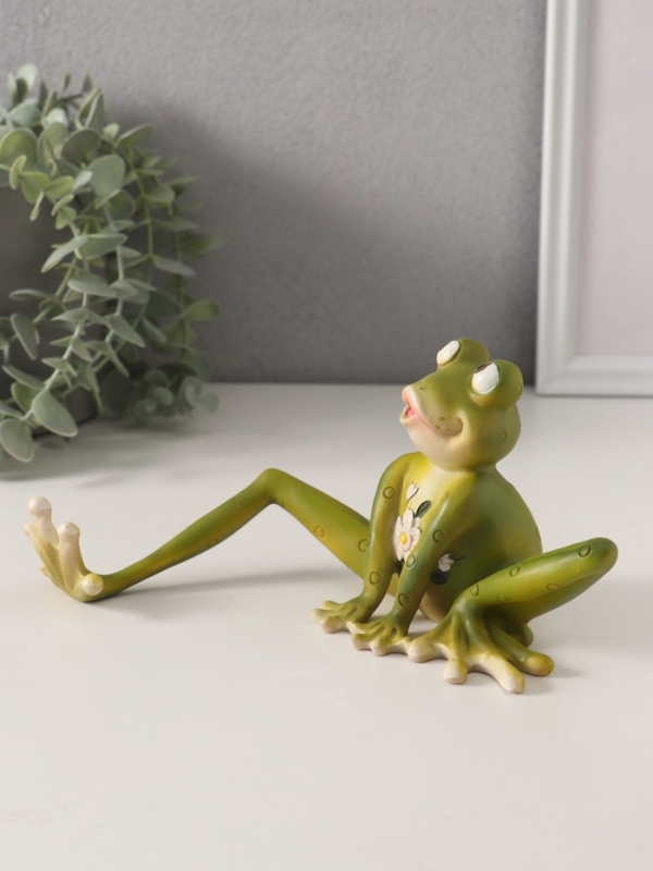 Сувенир полистоун "Лягушонок строит глазки, с цветами на животике" 22х9х10,5 см