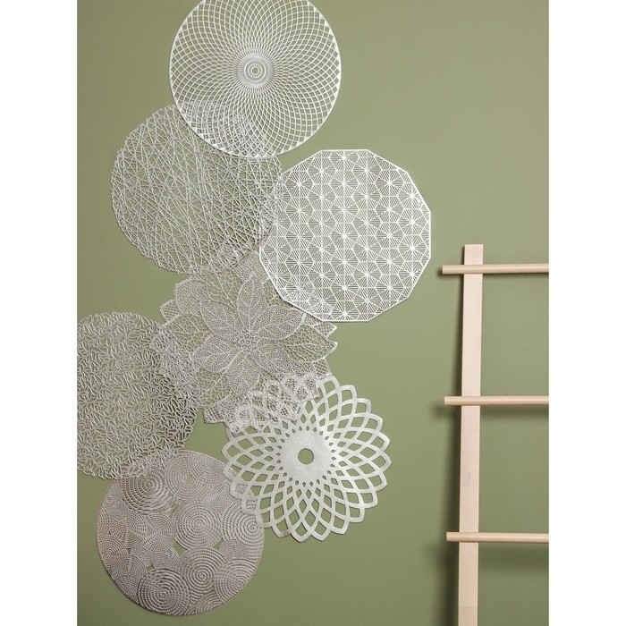 Салфетка сервировочная на стол &laquo;Гипноз&raquo;, d=38 см, цвет серебро