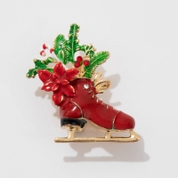 Брошь "Конёк" с цветами, цветная в золоте