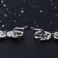 Серьги висячие со стразами &laquo;Вечерние&raquo; цветение, цвет белый в серебре, 10,5 см