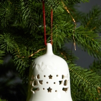 Елочный шар "Колокольчик" 10.5х8.3х8.3, 1 LED, LR44x3(в компл.), Т/БЕЛЫЙ Елочный шар "Колокольчик" 10.5х8.3х8.3, 1 LED, LR44x3(в компл.), Т/БЕЛЫЙ