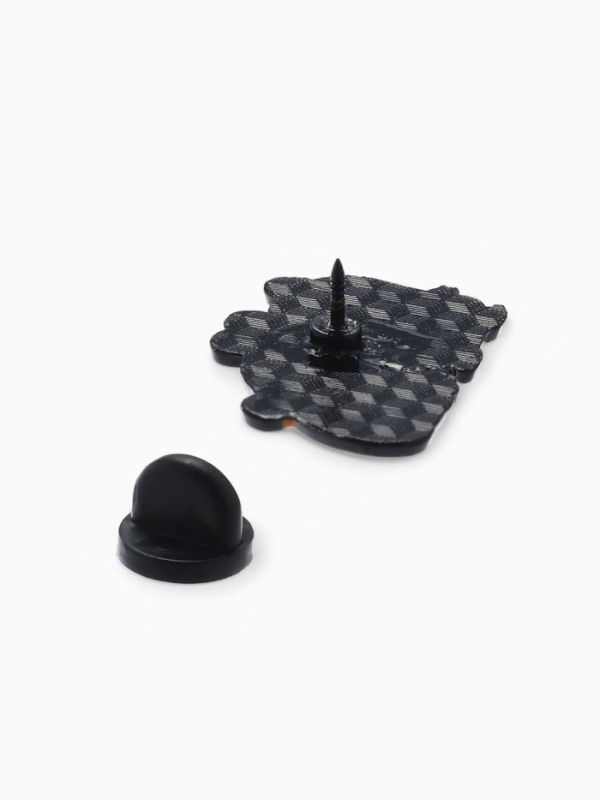 Значок &laquo;Капибара&raquo; с утёнком, оранжево-белый в чёрном металле