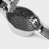 Пресс для чеснока Magistro Volt, нержавеющая сталь