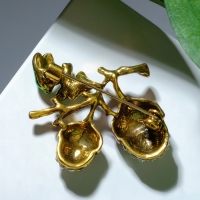 Брошь &laquo;Жёлуди&raquo;, цвет бело-зелёный в чернёном золоте