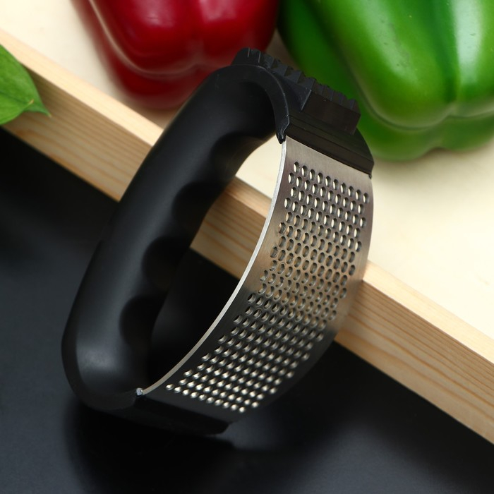 Пресс для чеснока Magistro &laquo;Велес&raquo;, 11&times;7&times;5 см, цвет чёрный