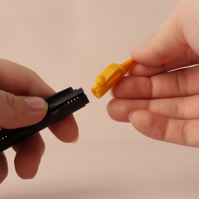 Набор ручек и сменных воск.мелков для ткани в кейсе 20шт ( наб цена за наб) блистер ТР Набор ручек и сменных воск.мелков для ткани в кейсе 20шт ( наб цена за наб) блистер ТР