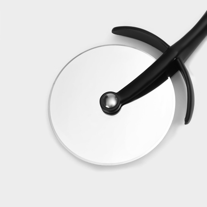 Нож для пиццы и теста Magistro Vantablack, 18&times;6,8 см, цвет чёрный