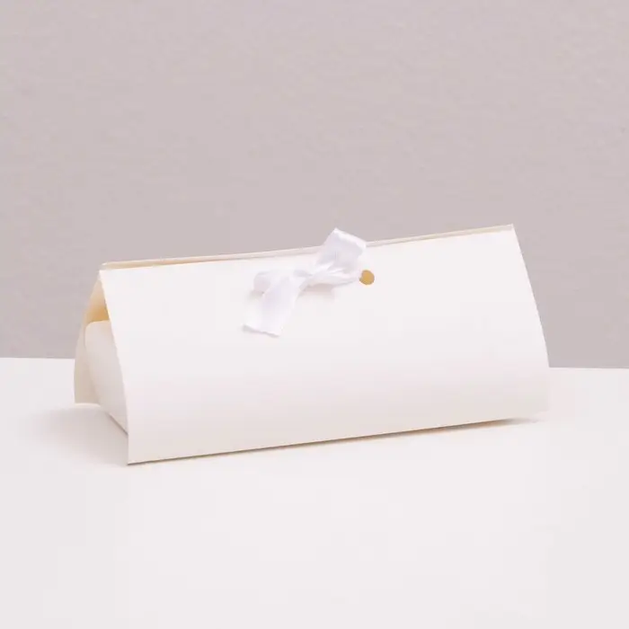 Коробка складная под конфеты, пирожные с лентой, белый, 14&times;6&times;4 см