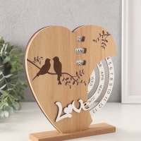 Сувенир дерево настольный календарь "Две птички на сердце" 3,7х18х19,5 см Сувенир дерево настольный календарь "Две птички на сердце" 3,7х18х19,5 см