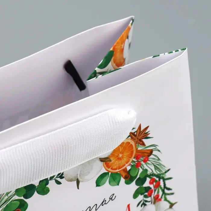 Пакет подарочный новогодний ламинированный квадратный &laquo;Счастье&raquo;, 14 х 14 х 9 см