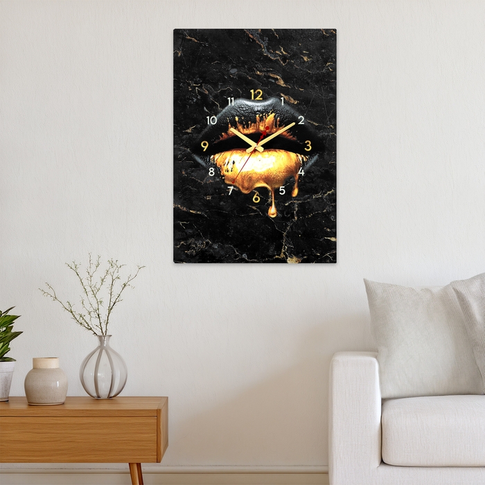 Часы-картина настенные интерьерные "Губы черное золото", бесшумные, 50 х 70 см