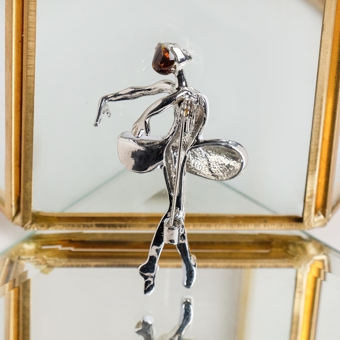 Брошь &laquo;Балерина&raquo; в пуантах, цвет белый в серебре