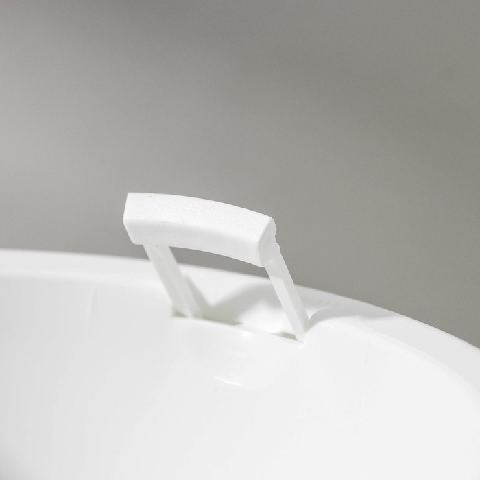 Кашпо для цветов со вставкой &laquo;Валенсия&raquo;, 2,8 л, цвет белый