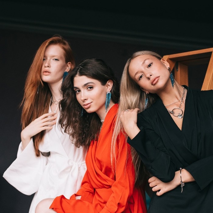 Серьги висячие со стразами «Водопад» веер, цвет синий в сером металле, 9,5 см Серьги висячие со стразами «Водопад» веер, цвет синий в сером металле, 9,5 см