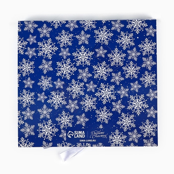 Коробка под 9 конфет с ячейками &laquo;Снежинки&raquo; 14.8 х 13.5 х 3.5 см, Новый год