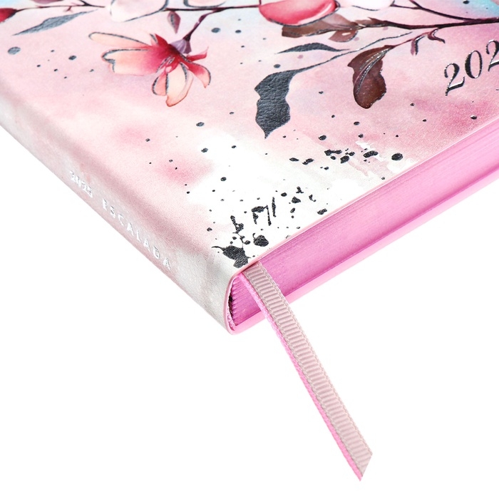 Ежедневник датир 2025г А6+ 176л ESCALADA САКУРА, мяг обл, иск кожа, тис ф, кр бл 70г/м2 Ежедневник датир 2025г А6+ 176л ESCALADA САКУРА, мяг обл, иск кожа, тис ф, кр бл 70г/м2